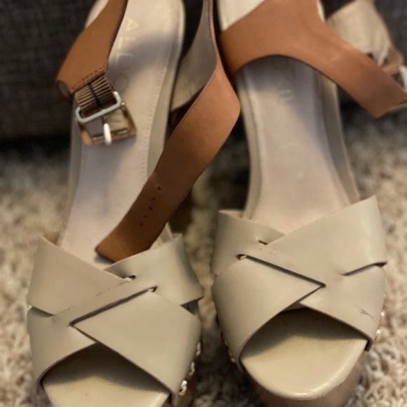 Aldo wedges size 8.5 - Picture 2 of 2